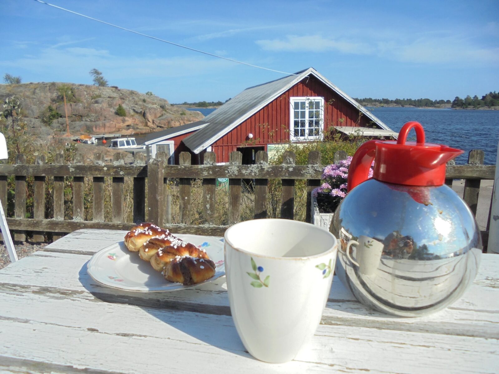 Fika vid bryggan