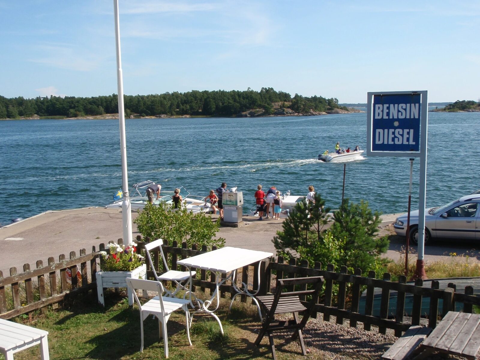 Sjömacken och serveringen vid kajen